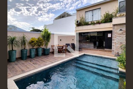 Apartamento à venda com 520m², 4 quartos e 2 vagas Apartamento à venda com 520m², 4 quartos e 2 vagasÁrea externa