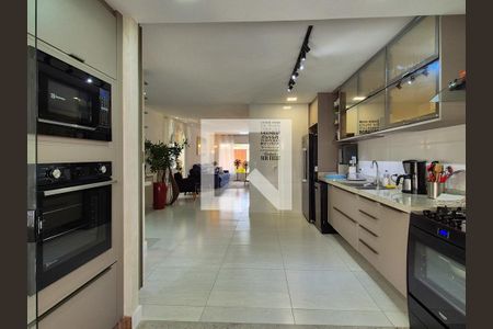 Apartamento à venda com 520m², 4 quartos e 2 vagas Apartamento à venda com 520m², 4 quartos e 2 vagasCozinha