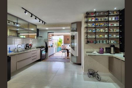 Apartamento à venda com 520m², 4 quartos e 2 vagas Apartamento à venda com 520m², 4 quartos e 2 vagasCozinha