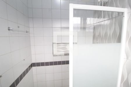 Banheiro de kitnet/studio para alugar com 1 quarto, 22m² em Martins, Uberlândia