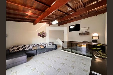 Sala de TV de casa para alugar com 3 quartos, 377m² em Parque Gerassi, Santo André