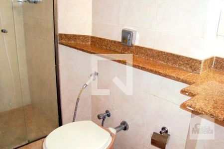 Banheiro de apartamento à venda com 3 quartos, 90m² em Ouro Preto, Belo Horizonte