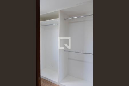 Closet da suíte de apartamento para alugar com 2 quartos, 74m² em Coração de Jesus, Belo Horizonte