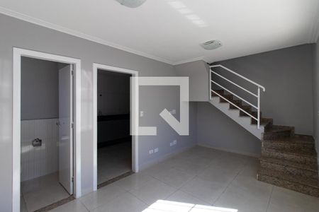 Casa à venda com 80m², 2 quartos e 2 vagasSala