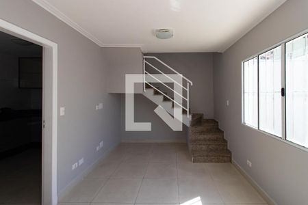 Casa à venda com 80m², 2 quartos e 2 vagasSala