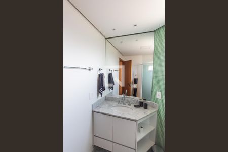 Apartamento para alugar com 200m², 3 quartos e 6 vagas Apartamento para alugar com 200m², 3 quartos e 6 vagasBanheiro da Suíte 1