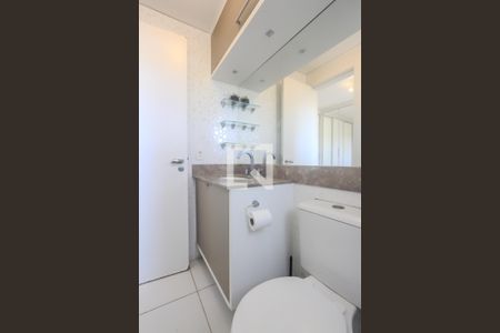 Banheiro suite  de apartamento para alugar com 3 quartos, 73m² em Jardim Sabará, Porto Alegre