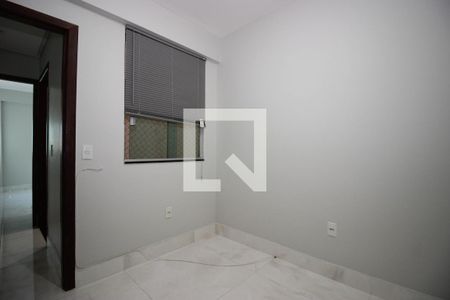 Quarto 2 de apartamento para alugar com 2 quartos, 47m² em Setor Habitacional Vicente Pires (taguatinga), Brasília