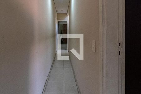 corredor para os comodos_2 de casa à venda com 3 quartos, 200m² em Vila Nair, São Paulo