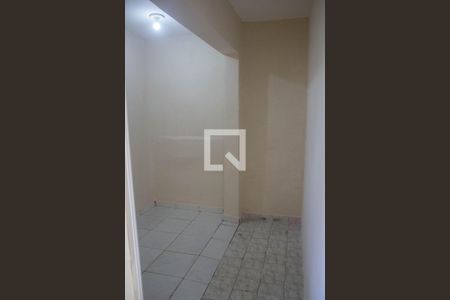 Quarto de casa para alugar com 2 quartos, 30m² em Vila Silviânia, Carapicuíba