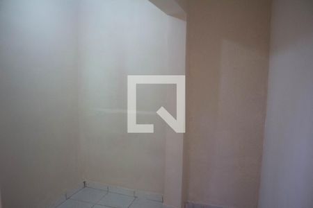 Quarto de casa para alugar com 2 quartos, 30m² em Vila Silviânia, Carapicuíba