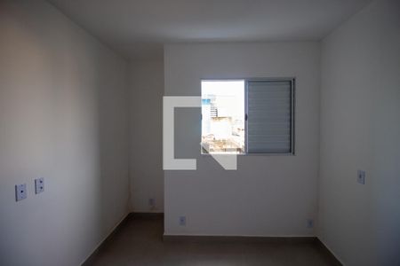 Quarto 2 de apartamento para alugar com 2 quartos, 39m² em Vila Taquari, São Paulo