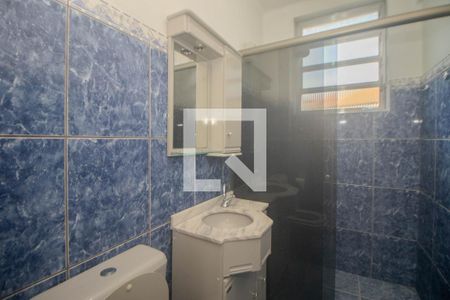 Banheiro de apartamento à venda com 1 quarto, 42m² em Passo da Areia, Porto Alegre