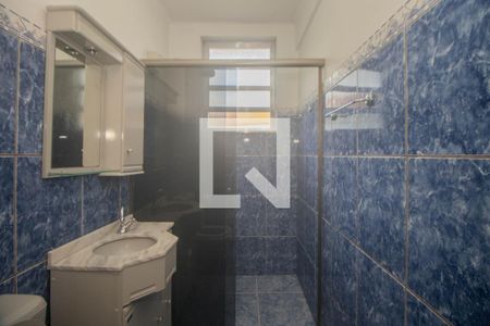 Banheiro de apartamento à venda com 1 quarto, 42m² em Passo da Areia, Porto Alegre