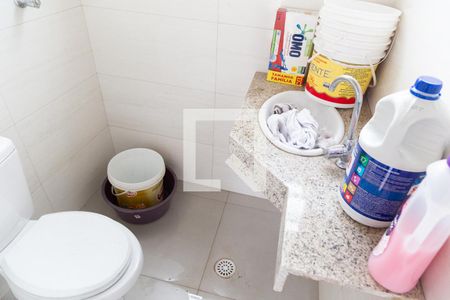 Casa à venda com 117m², 4 quartos e 2 vagas Casa à venda com 117m², 4 quartos e 2 vagasBanheiro externo