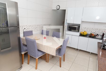 Casa à venda com 117m², 4 quartos e 2 vagas Casa à venda com 117m², 4 quartos e 2 vagasCozinha