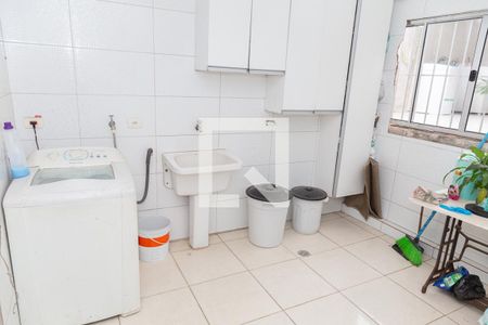 Casa à venda com 117m², 4 quartos e 2 vagas Casa à venda com 117m², 4 quartos e 2 vagasÁrea de Serviço