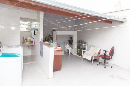 Casa à venda com 117m², 4 quartos e 2 vagas Casa à venda com 117m², 4 quartos e 2 vagasQuintal