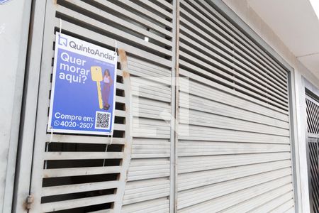 Casa à venda com 117m², 4 quartos e 2 vagas Casa à venda com 117m², 4 quartos e 2 vagasFachada