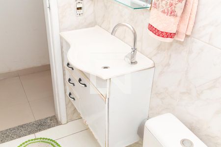 Casa à venda com 117m², 4 quartos e 2 vagas Casa à venda com 117m², 4 quartos e 2 vagasBanheiro Social