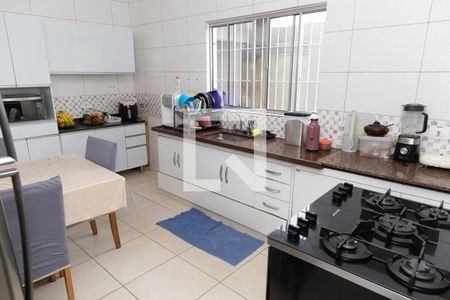 Casa à venda com 117m², 4 quartos e 2 vagas Casa à venda com 117m², 4 quartos e 2 vagasCozinha