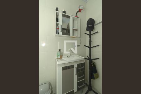 Banheiro da Suíte de casa para alugar com 3 quartos, 40m² em São Geraldo, Porto Alegre