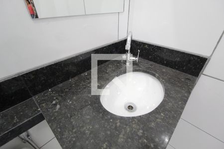 Banheiro de kitnet/studio para alugar com 1 quarto, 20m² em Martins, Uberlândia