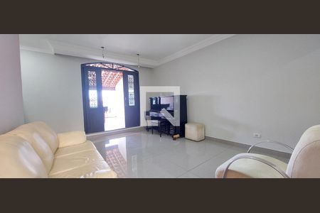 Sala de casa para alugar com 3 quartos, 230m² em Parque Gerassi, Santo André