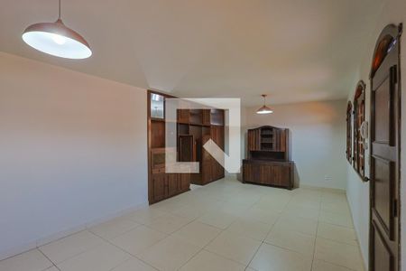 Sala de casa à venda com 3 quartos, 205m² em Alípio de Melo, Belo Horizonte
