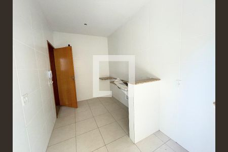 Cozinha de apartamento à venda com 2 quartos, 69m² em Morro do Confisco, Contagem