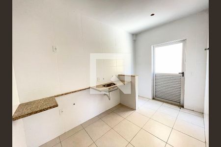 Cozinha de apartamento à venda com 2 quartos, 69m² em Morro do Confisco, Contagem