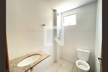 Banheiro de apartamento à venda com 2 quartos, 69m² em Morro do Confisco, Contagem