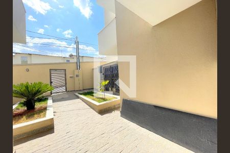 Entrada de apartamento à venda com 2 quartos, 52m² em Morro do Confisco, Contagem