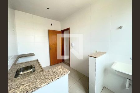 Cozinha de apartamento à venda com 2 quartos, 52m² em Morro do Confisco, Contagem