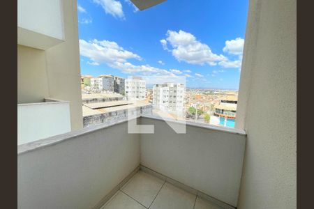 Sacada de apartamento à venda com 2 quartos, 52m² em Morro do Confisco, Contagem