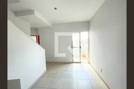 Sala de apartamento à venda com 2 quartos, 104m² em Morro do Confisco, Contagem