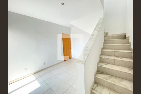 Sala de apartamento à venda com 2 quartos, 104m² em Morro do Confisco, Contagem