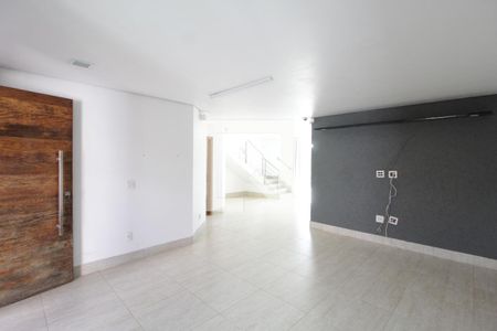 Sala 1 de casa para alugar com 4 quartos, 227m² em Tibery, Uberlândia