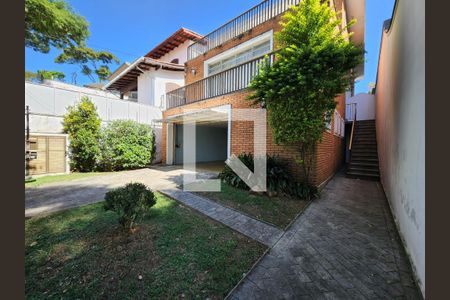 Casa à venda com 4 quartos, 300m² em Jardim Leonor, São Paulo