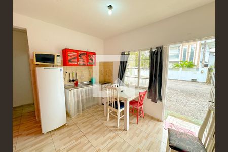 Sala/Cozinha de apartamento para alugar com 1 quarto, 40m² em Ponta das Canas, Florianópolis