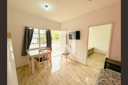 Sala/Cozinha de apartamento para alugar com 1 quarto, 40m² em Ponta das Canas, Florianópolis