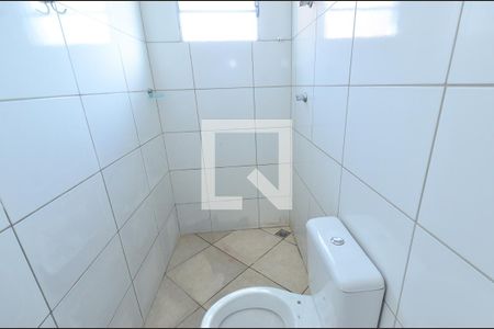 Banheiro de kitnet/studio para alugar com 1 quarto, 30m² em Casa Branca, Belo Horizonte