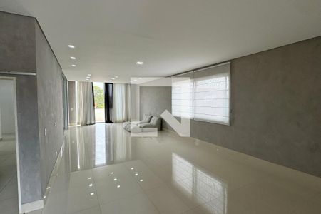 Casa de condomínio à venda com 505m², 5 quartos e 3 vagasSala