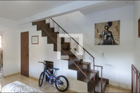 Escada de casa à venda com 3 quartos, 115m² em Teresópolis, Porto Alegre