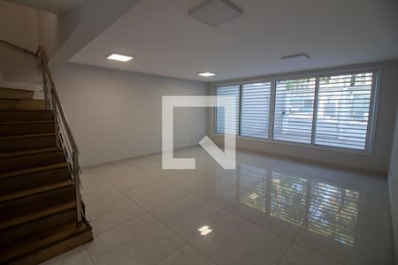 Sala de casa à venda com 3 quartos, 168m² em Chácara Santo Antônio (zona Sul), São Paulo