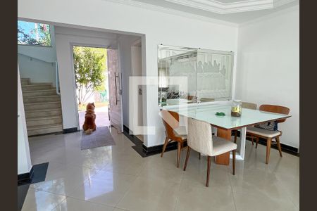 Sala de casa à venda com 5 quartos, 500m² em Chácara Jaraguá, São Paulo