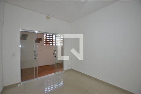 Sala de casa para alugar com 2 quartos, 79m² em Vista Alegre, Rio de Janeiro