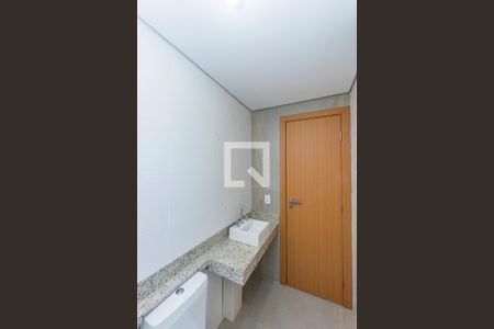 Apartamento à venda com 68m², 2 quartos e 2 vagas Apartamento à venda com 68m², 2 quartos e 2 vagasBanheiro da Suíte