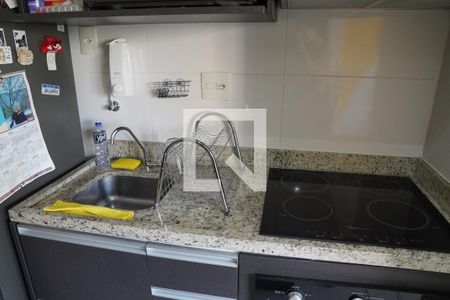 Cozinha de apartamento para alugar com 1 quarto, 38m² em Vila Suzana, São Paulo