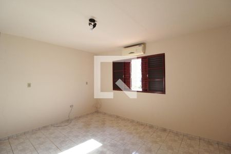 Quarto 1 de casa para alugar com 4 quartos, 300m² em Umuarama, Uberlândia